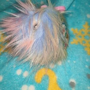 Squeezamals Series 2 Scented Plush Clip Keychain – Rainbow Pastel – New with Tag